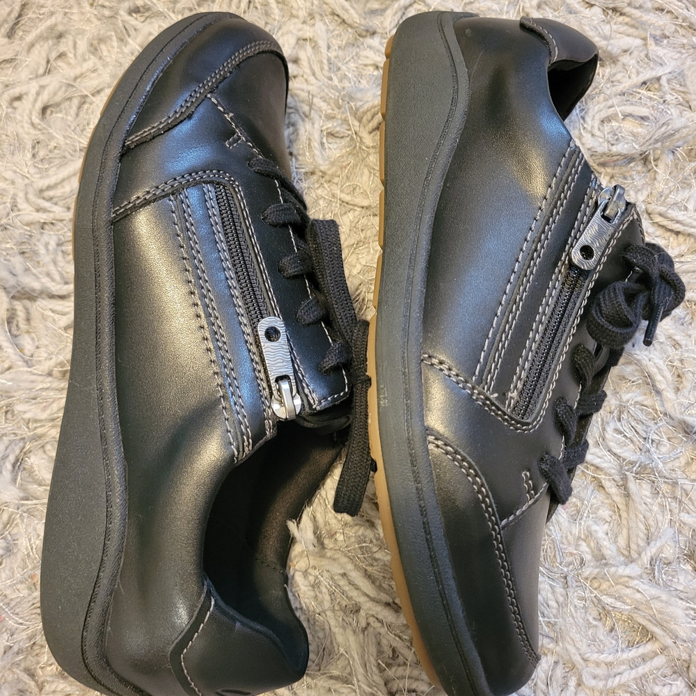 Clarks Black women Brylanne Bayla Leather Sneakers - Picture 9 of 11